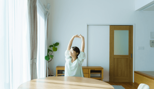 女性　リラックス　写真